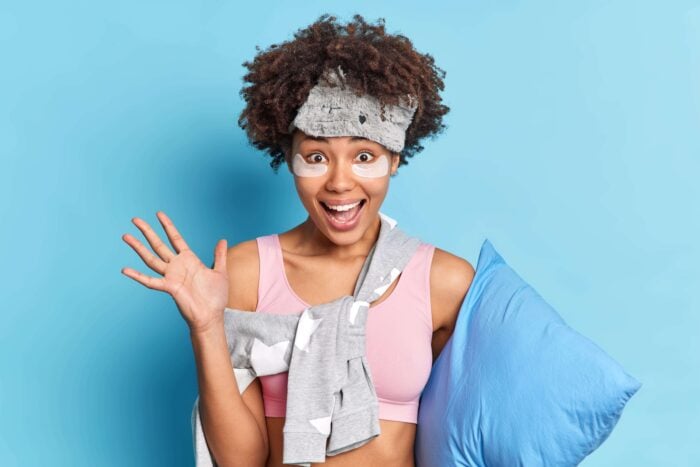 Woman ready to go to sleep saying good night in German