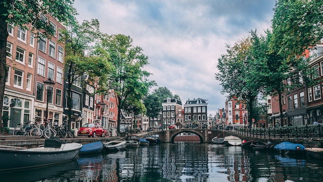 A picture of a Dutch city