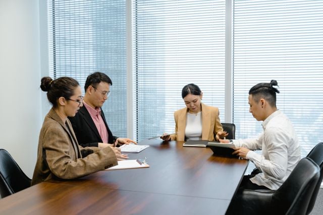 Vietnamese Business Vocabulary and Etiquette for Professionals