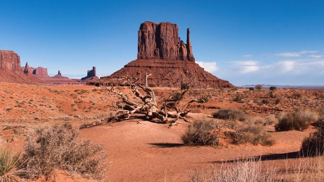 Monument Valley landscape in the Navajo Nation, providing cultural context for beginners learning Navajo.