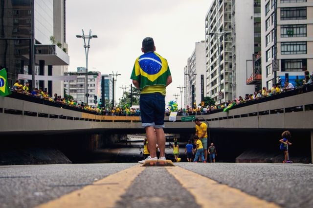 How Brazilian and European Portuguese Use the Subjunctive Differently