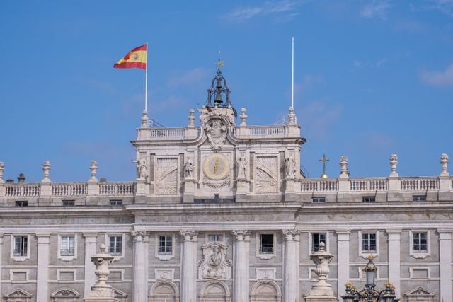 What the Real Academia Española Really Does and Does Not Control