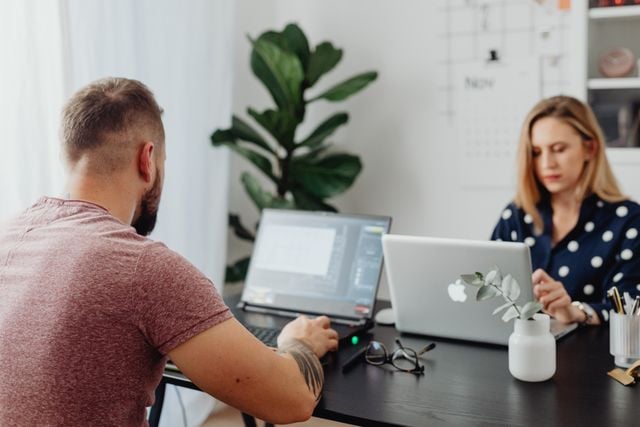 In-Person vs. Online vs. Blended Corporate Language Training
