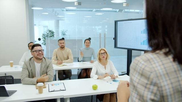 Preply vs. Language Trainers for Corporate Language Training: Which Is Right for Your Team?